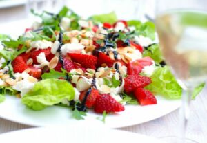 Strona główna 5 salatka z truskawkami11