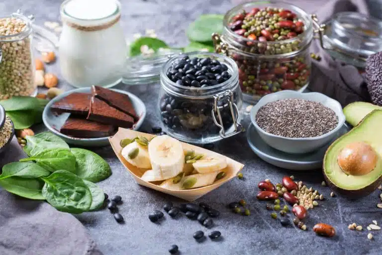 Superfoods: Które Produkty Warto Włączyć do Codziennej Diety?